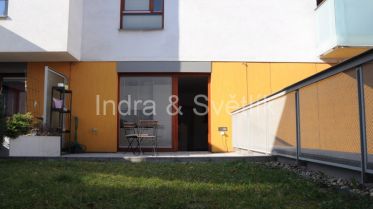 Byt se zahrádkou v novostavbě v pražském Karlíně