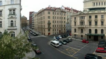 Byt 2+1 s výhledem na Vinohradské divadlo